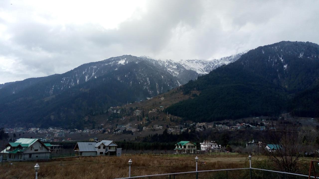 Hotel Mountain Inn Manāli Pokoj fotografie